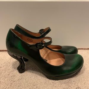 John Fluevog - Queen Transcendents